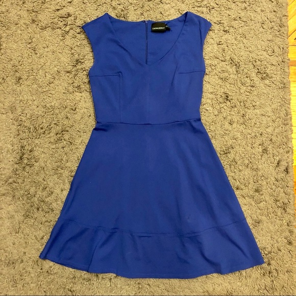 Cynthia Rowley Dresses & Skirts - Cynthia Rowley V-Neck Fit and Flare Dress